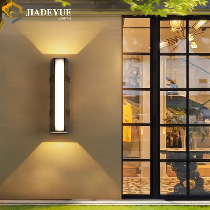 VillaGlo LED Outdoor Wall Light