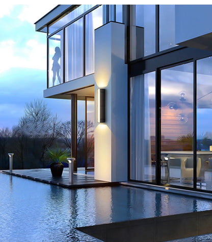 VillaGlo LED Outdoor Wall Light