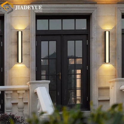 VillaGlo LED Outdoor Wall Light